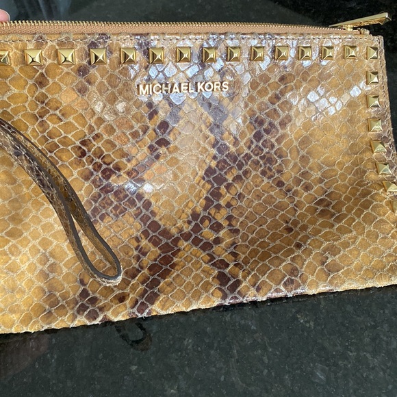 MICHAEL KORS - Gold studded python leather clutch - Picture 6 of 6